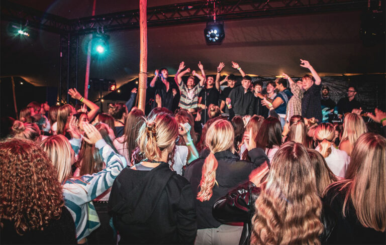 Conference entertainment ideas in Sint Maarten live band